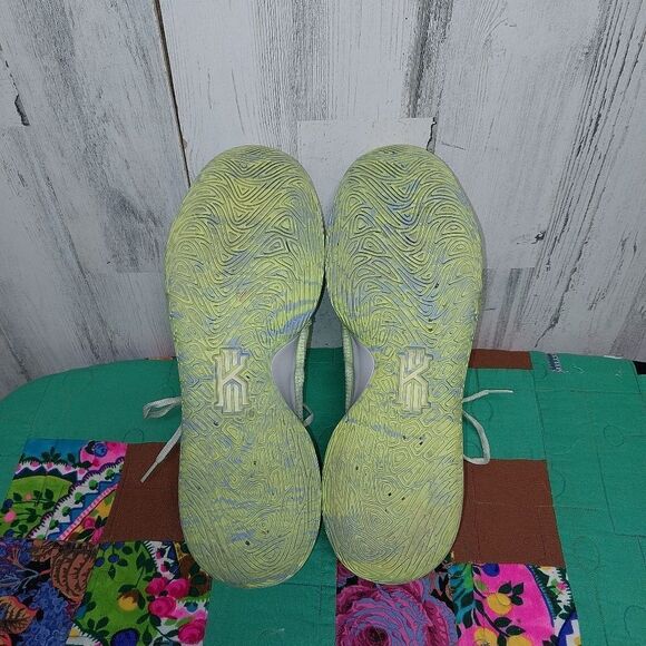 Nike Kyrie Flytrap 4 Barely Volt Men's 11.5 CT2972-700 - Picture 12 of 13
